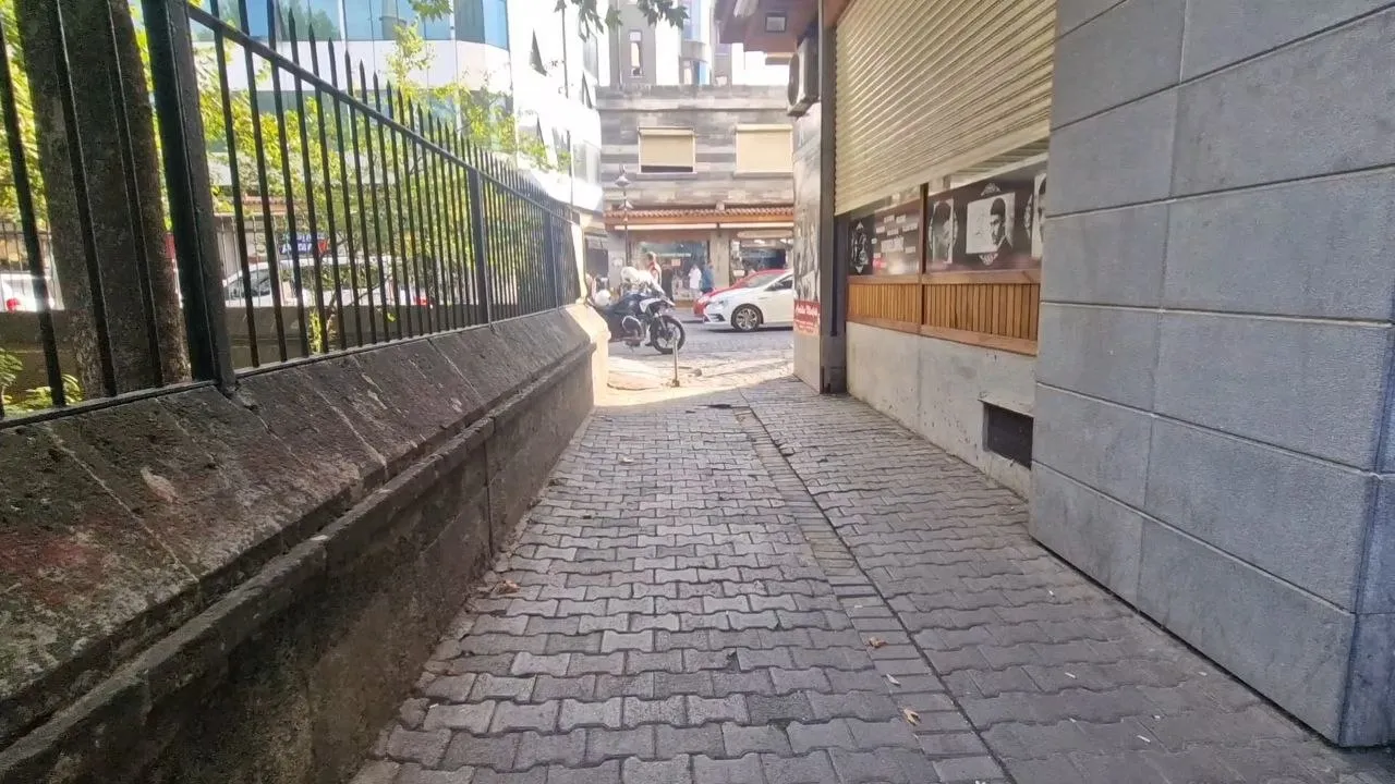 Diyarbakır Sur'da öğle saatlerinde silahlı saldırı: 2 kişi yaralandı, 1 gözaltı