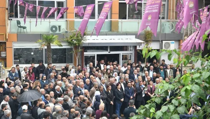 Diyarbakır Bismil Belediyesi’ne Yönelik Saldırı Girişimi Protesto Edildi: ‘Halkın Gücünden Büyük Güç Yoktur’