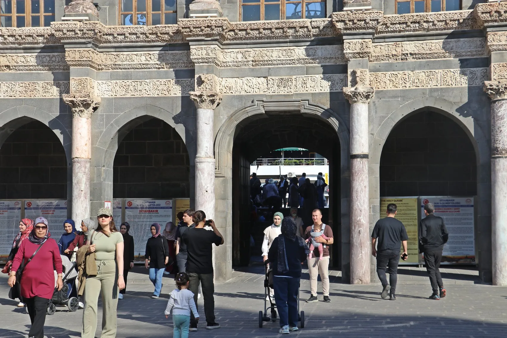 Diyarbakır turizminde rekor yıl: 8 ayda 1,3 milyon ziyaretçi şehre akın etti