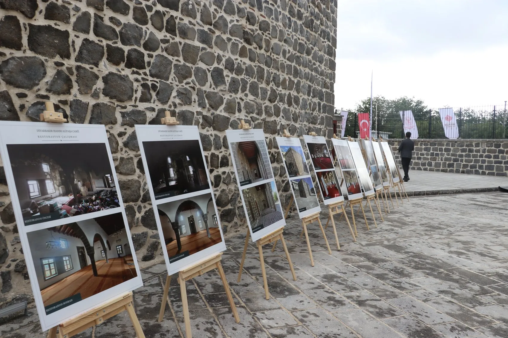 Diyarbakır ve Bingöl'de deprem hasarlı 6 tarihi cami yeniden ibadete açıldı