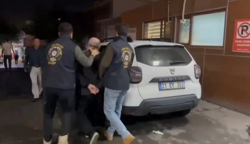 Diyarbakır'da 19 yıllık faili meçhul cinayet dosyası aralandı: Anne ve baba dahil 6 gözaltı