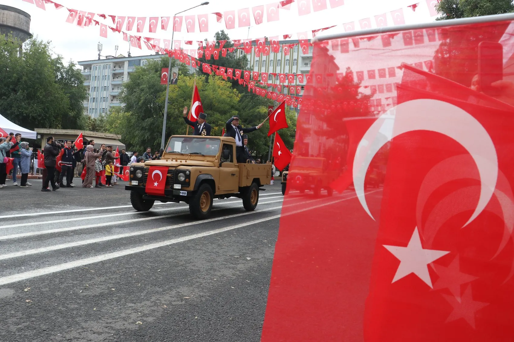 Diyarbakır'da Cumhuriyet Bayramı coşkusu: Vali Zorluoğlu'ndan kardeşlik mesajı