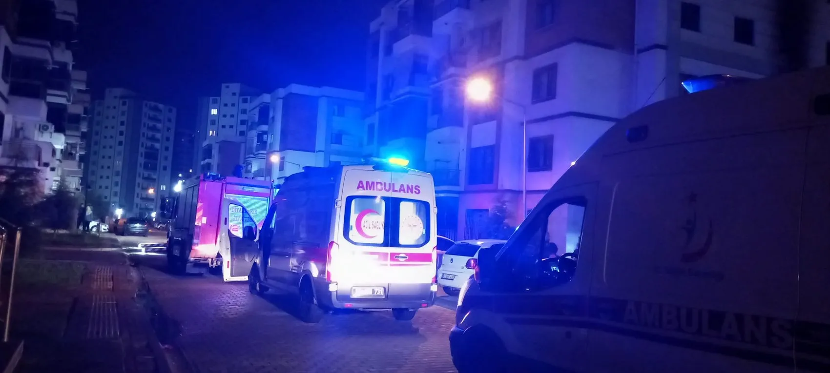 Diyarbakır Kayapınar'da apartman dairesinde korkutan yangın: 3'ü çocuk 5 kişi etkilendi