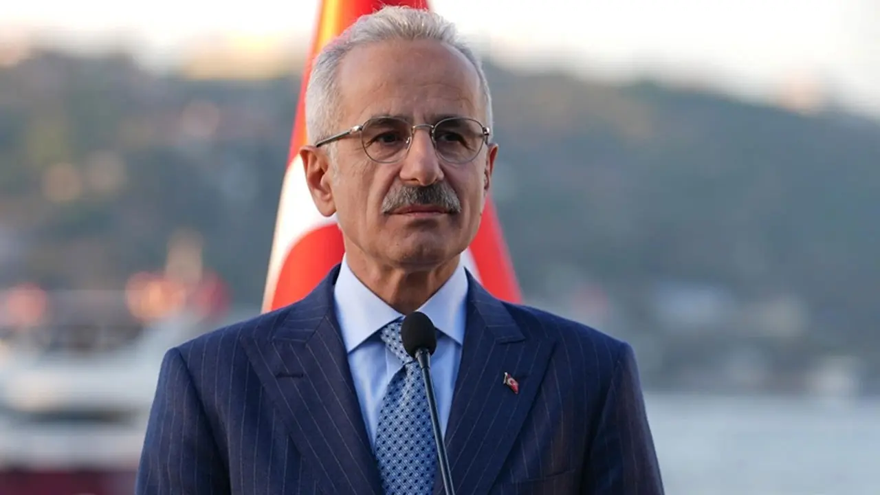 Ulaştırma Bakanı Uraloğlu'na otoyolda jandarmadan hız cezası - Dünya  Gazetesi