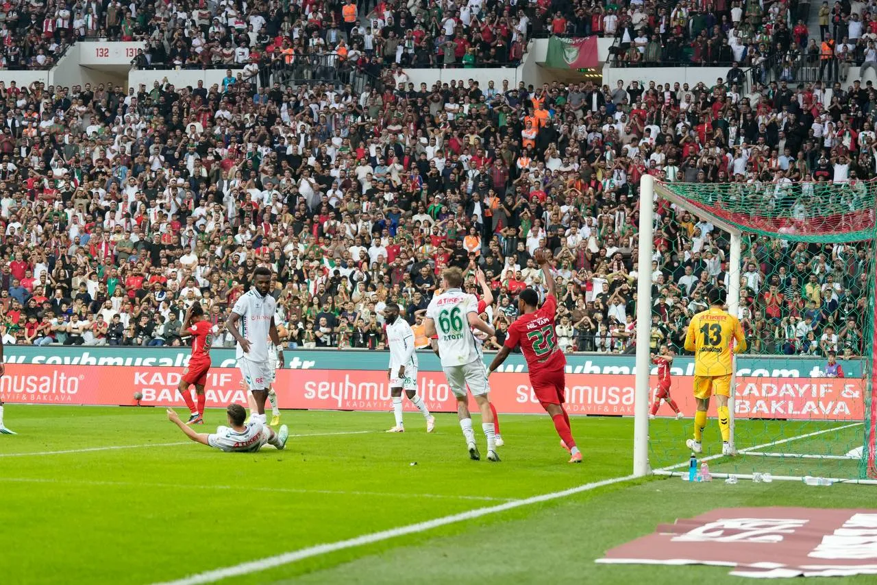 Amedspor evinde Konyaspor'u devirdi: Mbaye Diagne ile gelen altın değerinde 3 puan
