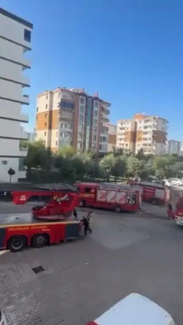Diyarbakır Bağlar'da 8 katlı binanın çatısında korku dolu anlar: 7 kişi kurtarıldı