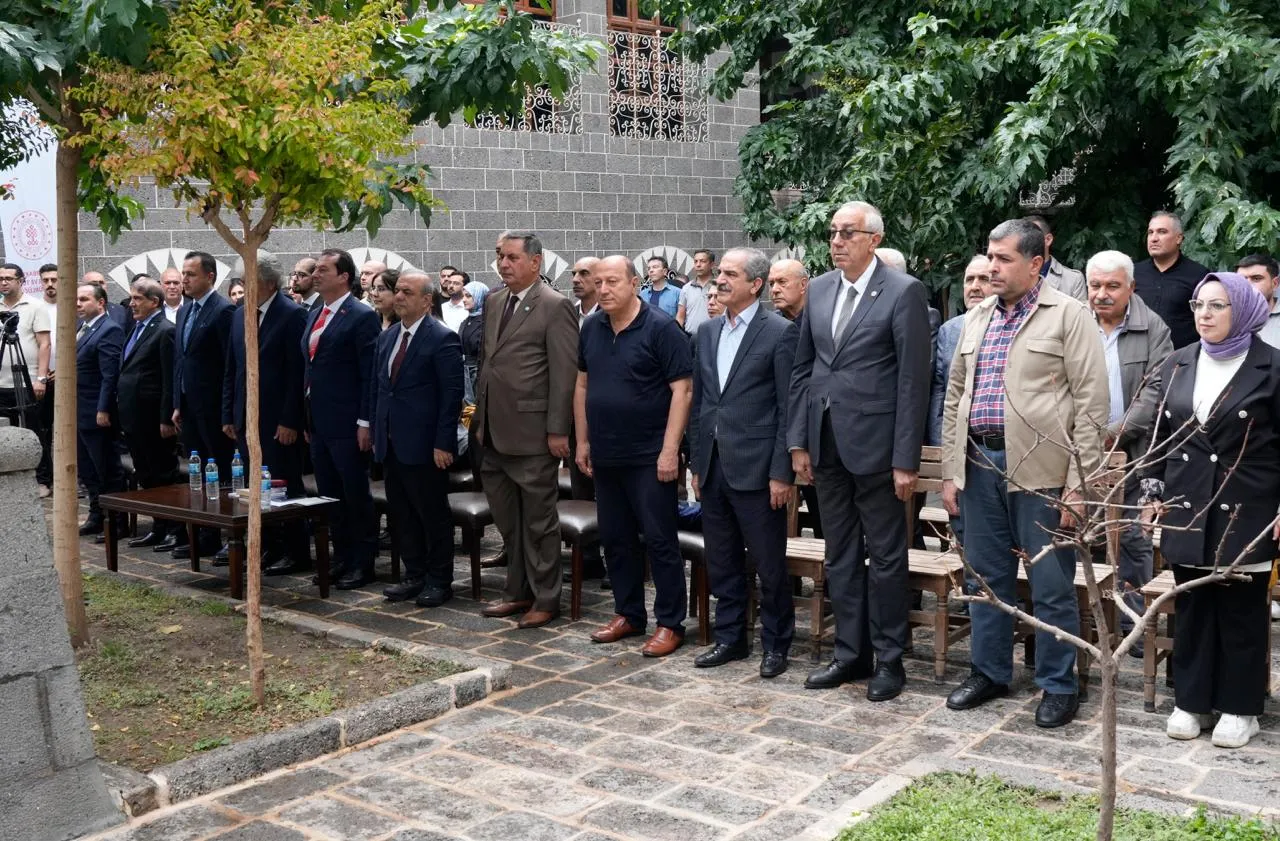 Diyarbakır'ın yetiştirdiği büyük şair Cahit Sıtkı Tarancı vefatının 70. yılında anıldı