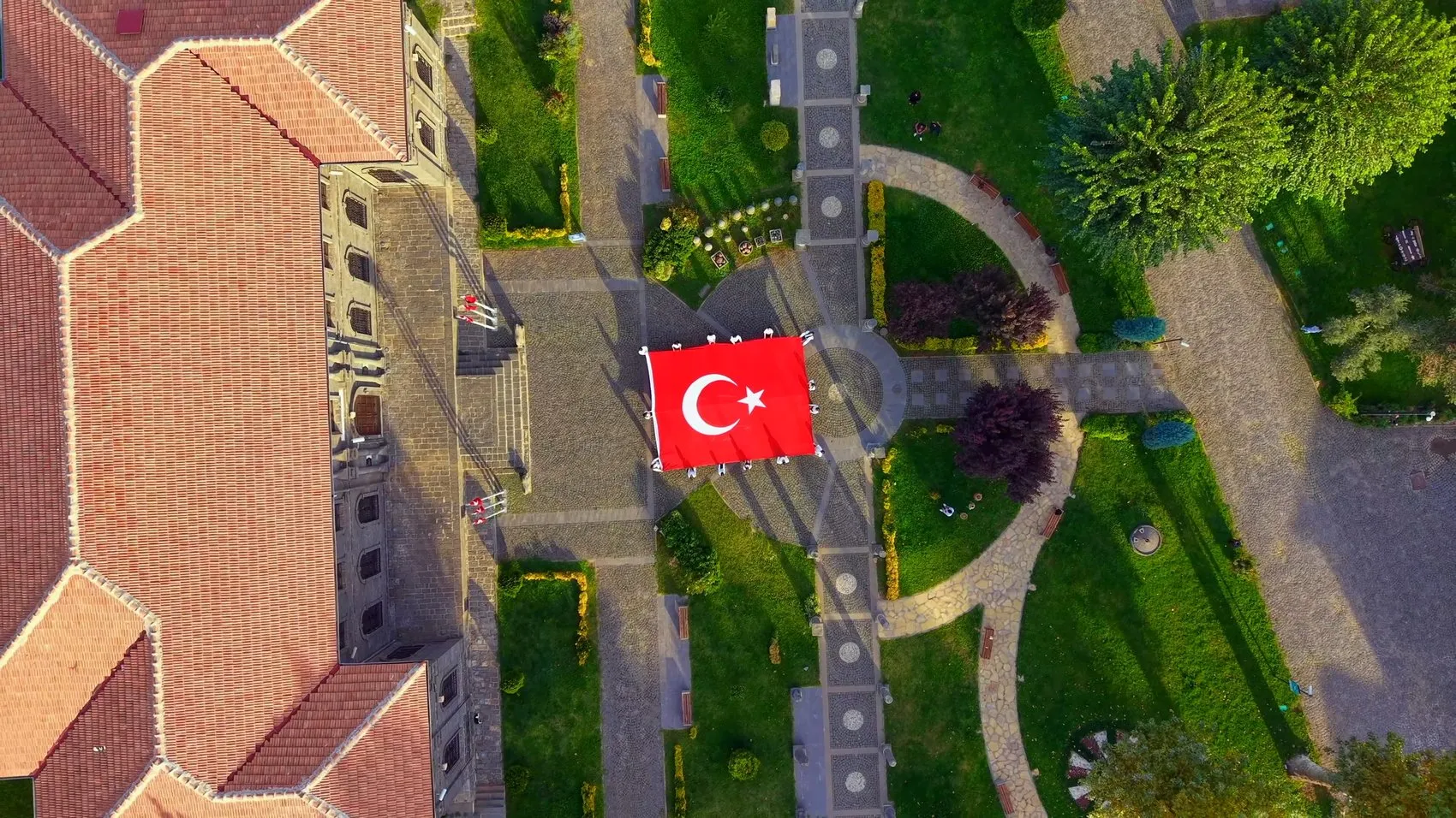 Diyarbakır İçkale'de 54 metrekarelik dev Türk bayrağıyla Cumhuriyet coşkusu