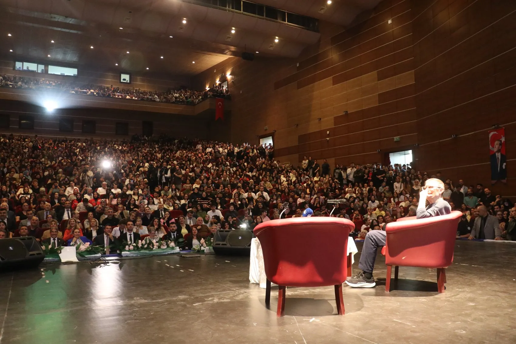 Nobel ödüllü bilim insanı Aziz Sancar Diyarbakır'da gençlerle buluştu: Bir ömür bilime adandı