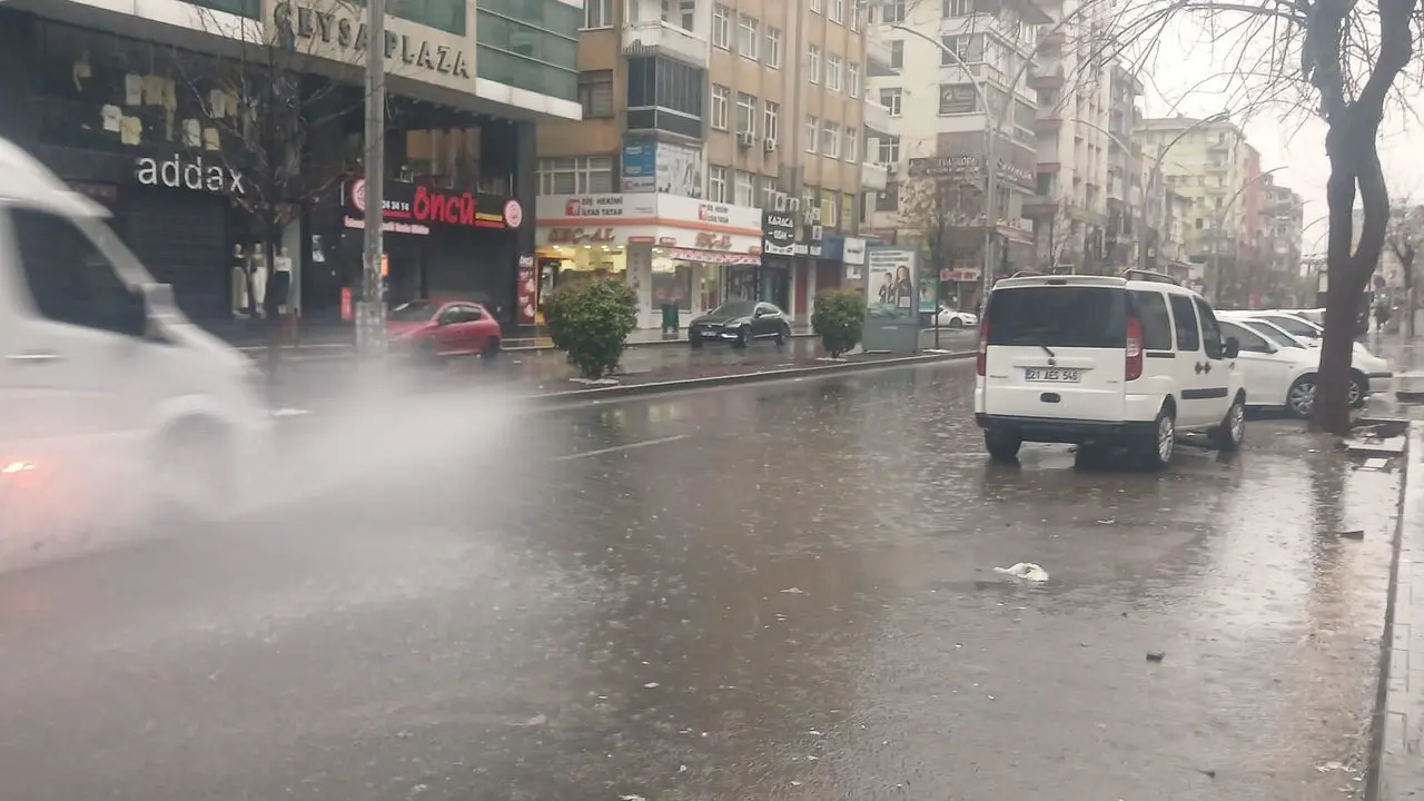 Diyarbakır'da yağmur etkisini sürdürüyor - Diyarbakır Son Dakika | Diyarbakır Haber, Amedspor, Amed,
