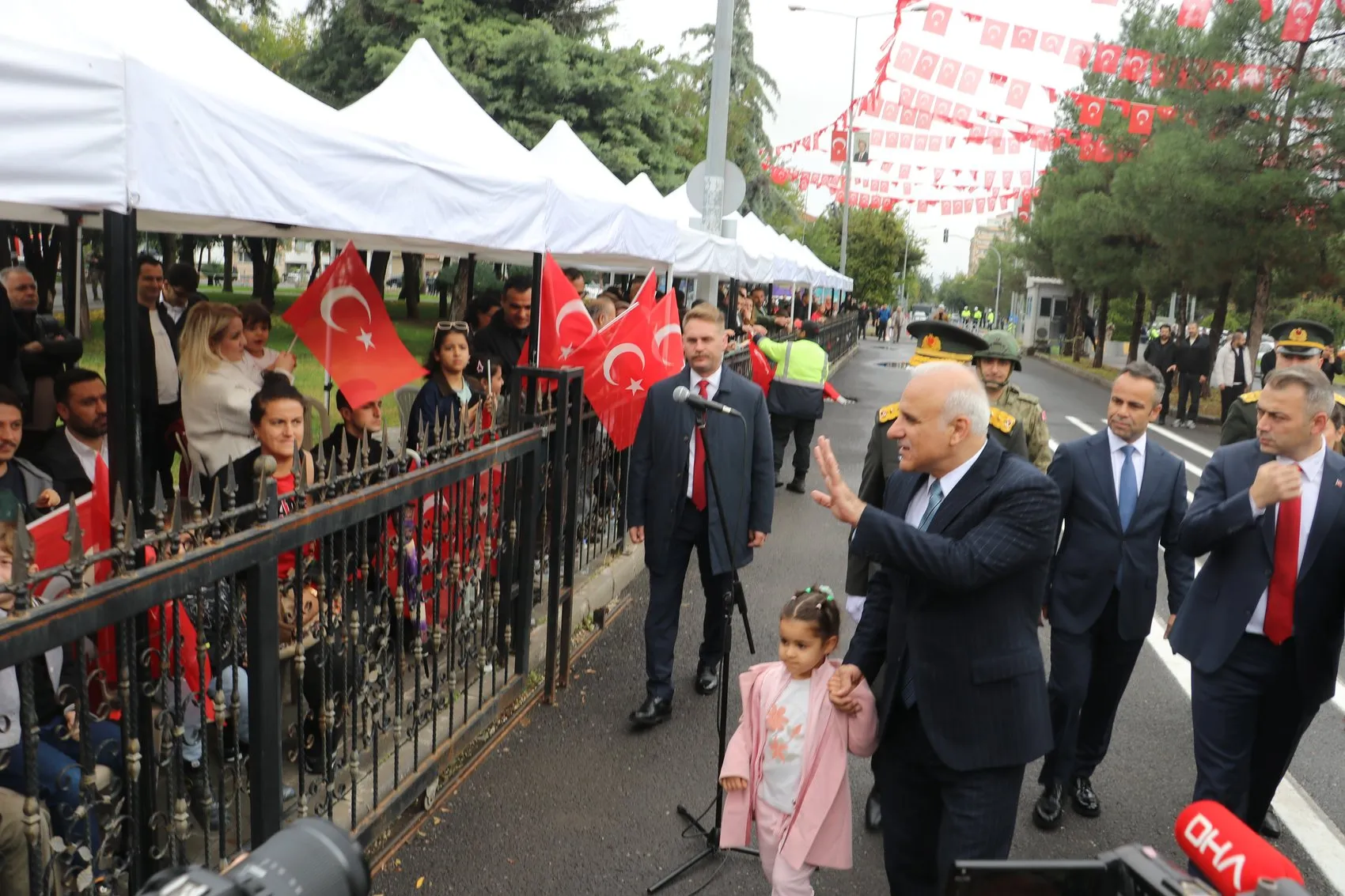 Diyarbakır'da Cumhuriyet Bayramı coşkusu: Vali Zorluoğlu'ndan kardeşlik mesajı