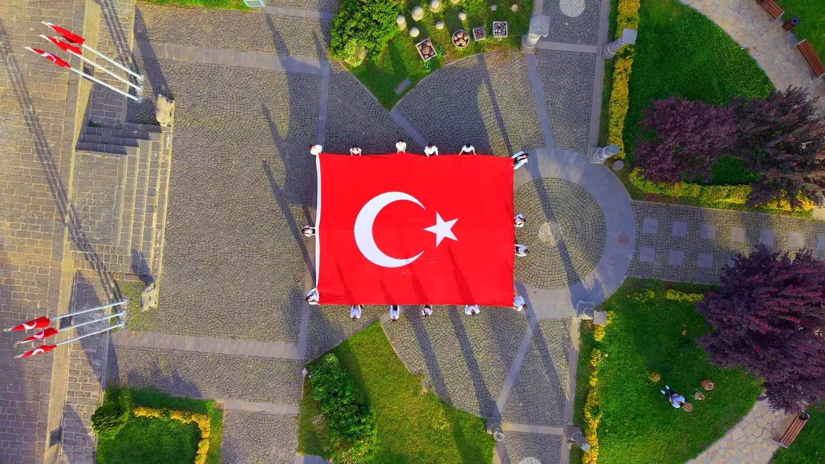 Diyarbakır İçkale'de 54 metrekarelik dev Türk bayrağıyla Cumhuriyet coşkusu