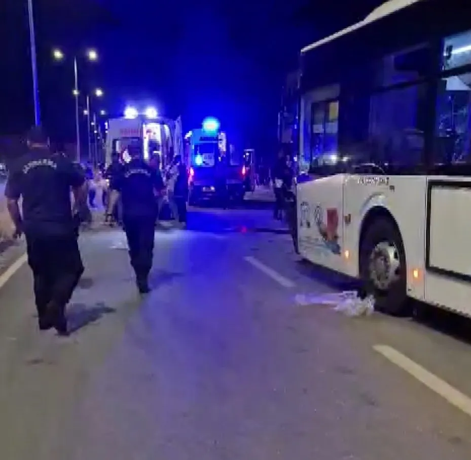 Diyarbakır Bağlar'daki TOKİ konutları yolunda feci kaza 2 can kaybı ve 7 yaralı var