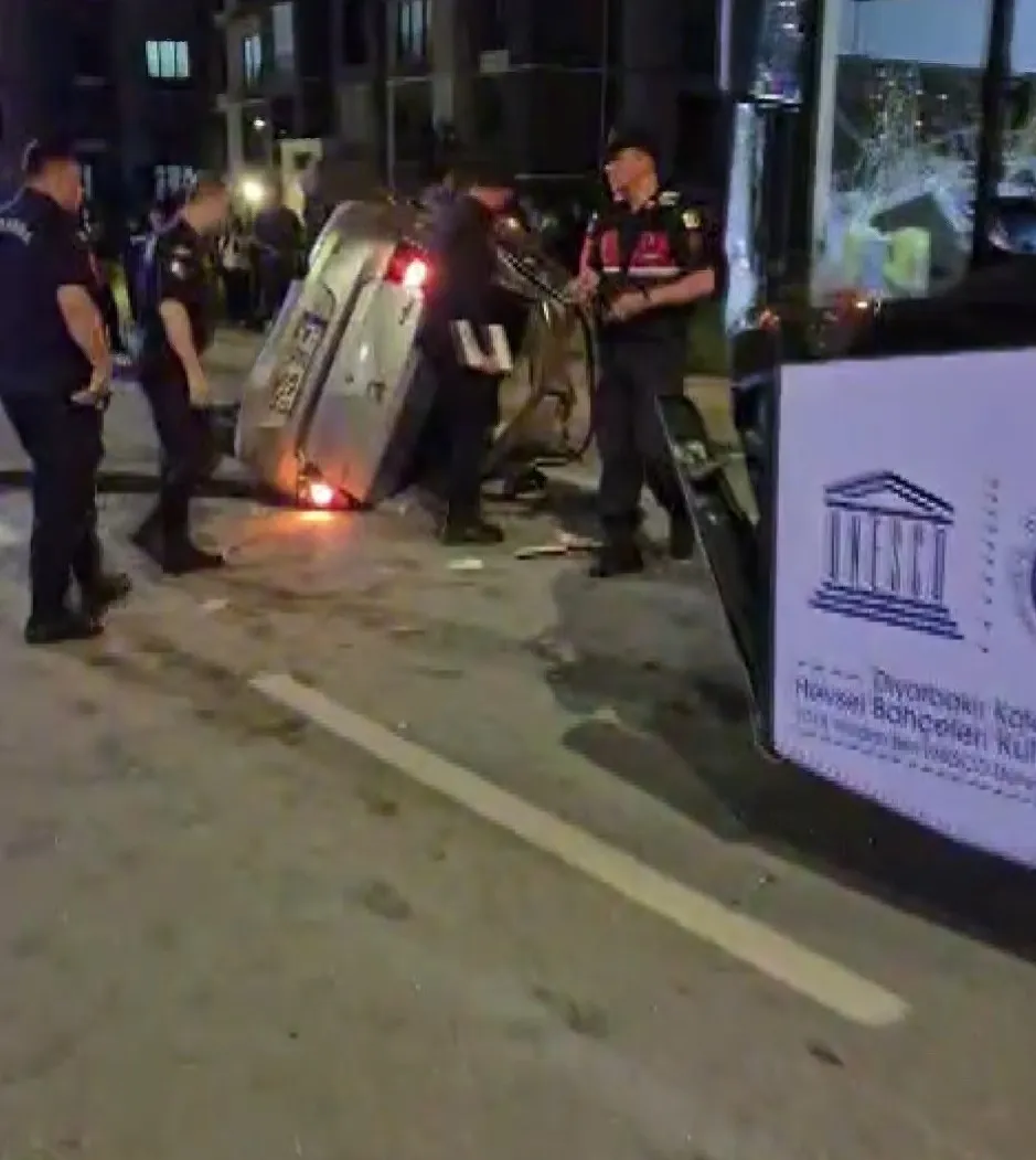 Diyarbakır Bağlar'daki TOKİ konutları yolunda feci kaza 2 can kaybı ve 7 yaralı var