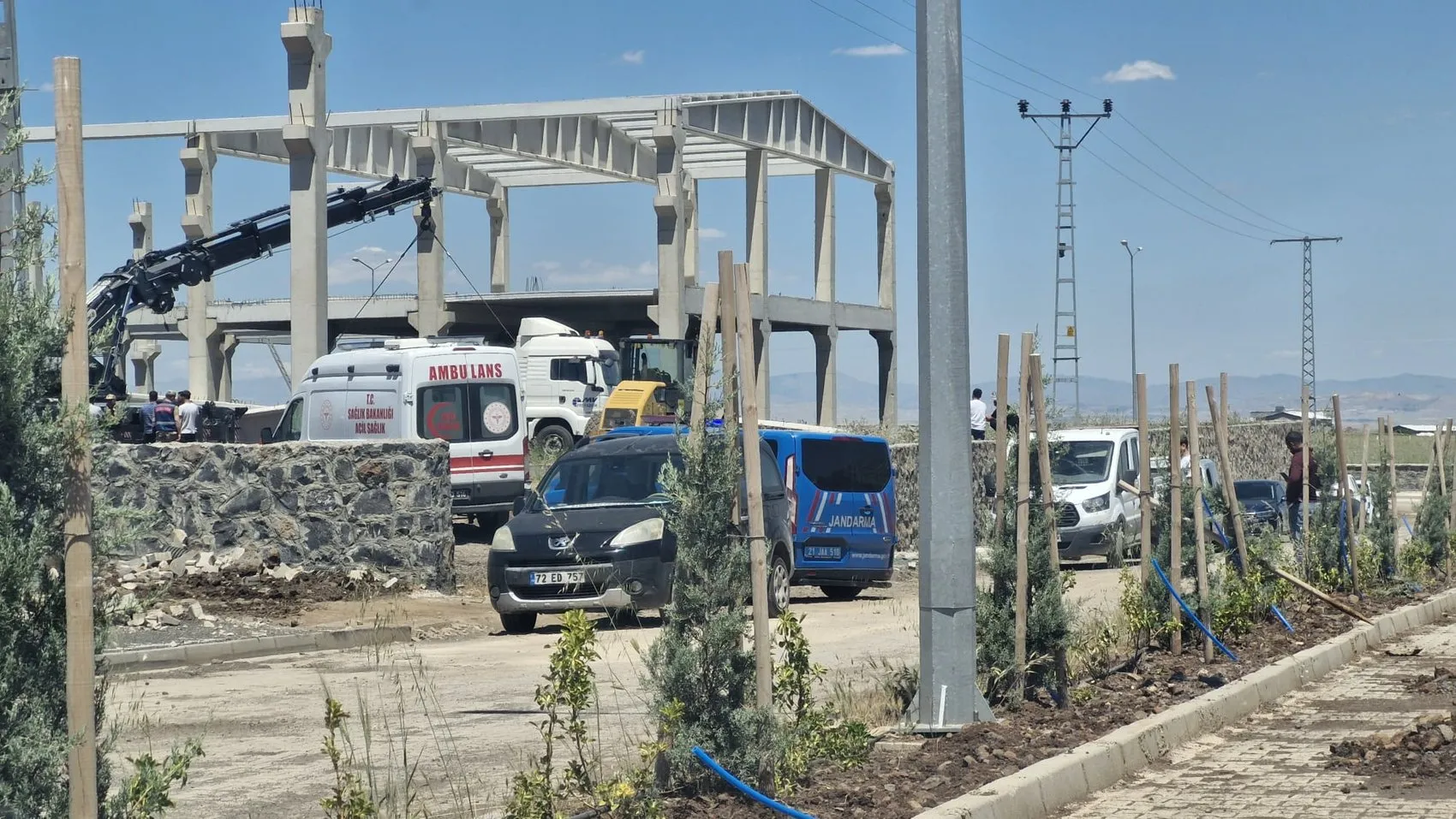 Kayapınar’daki fabrika inşaatında beton blok felaketi 55 yaşındaki işçi hayatını kaybetti
