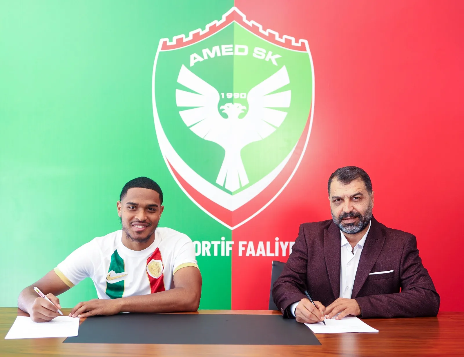 Amedspor'dan dev transfer hamlesi Madagaskar Milli Takımı kaptanı Raveloson imzayı attı