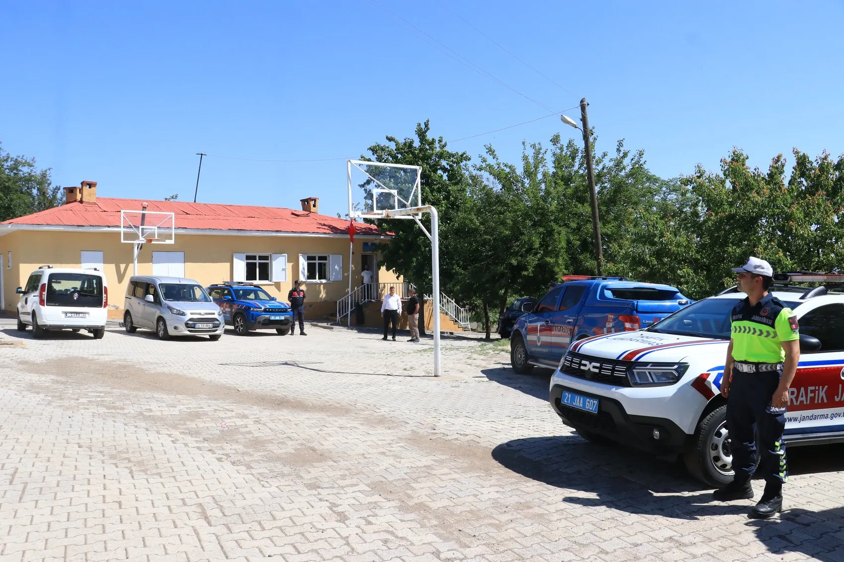 Tavşantepe'de seçim mesaisi Narin Güran davasında hüküm giyen eski muhtarın yerine adaylar