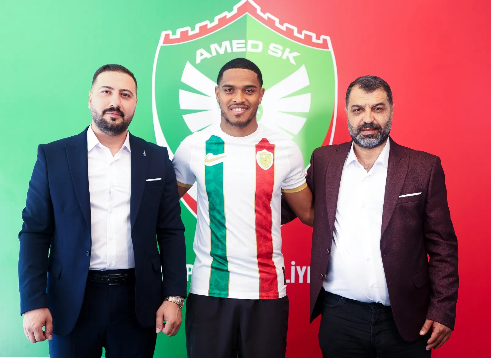 Amedspor'dan dev transfer hamlesi Madagaskar Milli Takımı kaptanı Raveloson imzayı attı
