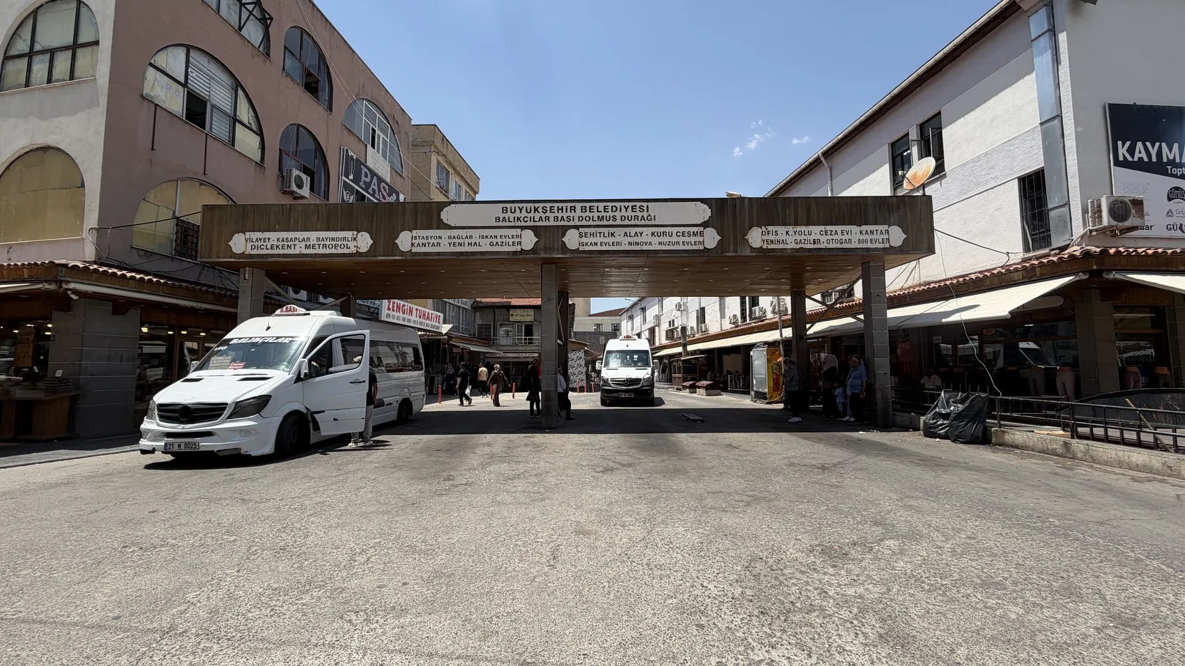 Diyarbakır'da kavurucu sıcaklara karşı minibüste sulu klima dönemi Yolcular çok memnun