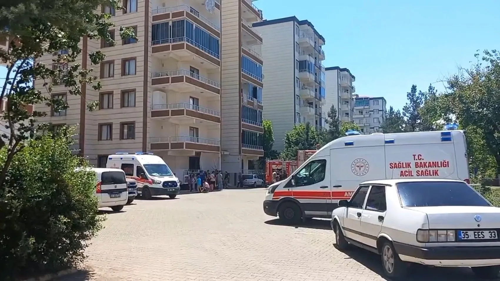 Diyarbakır Bağlar'daki sitede klima kaynaklı yangın Bir kişi dumandan etkilendi