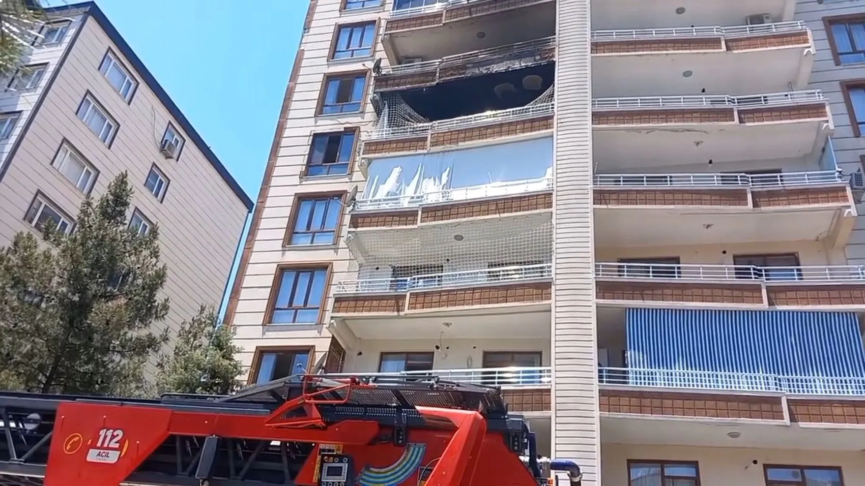 Diyarbakır Bağlar'daki sitede klima kaynaklı yangın Bir kişi dumandan etkilendi