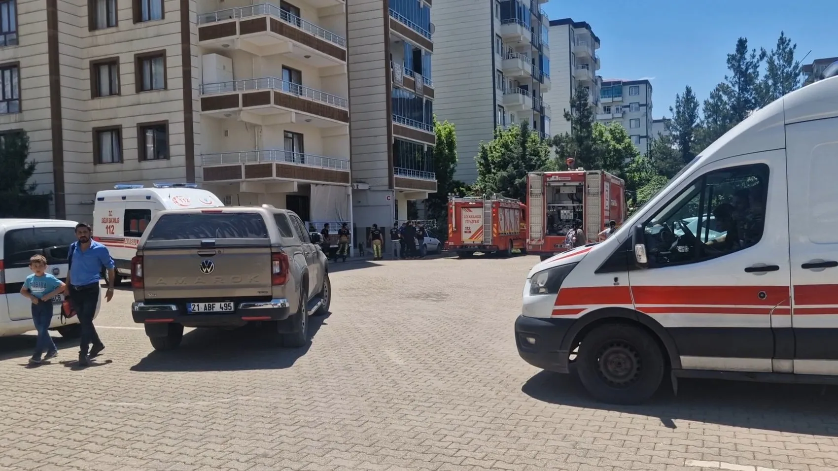 Diyarbakır Bağlar'daki sitede klima kaynaklı yangın Bir kişi dumandan etkilendi