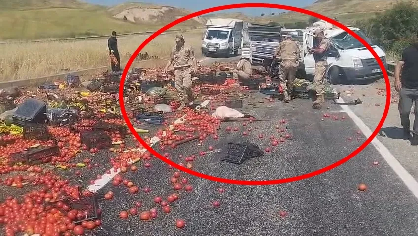 Silvan yolunda lastik patlaması sonucu ürünler yola saçıldı Trafik kısa süreliğine aksadı