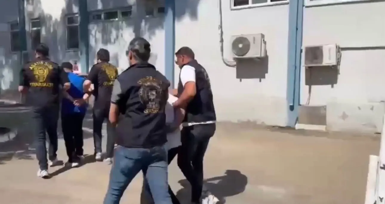Diyarbakır Sur'daki banka şubesi saldırısının failleri yakalandı İki kişi tutuklandı