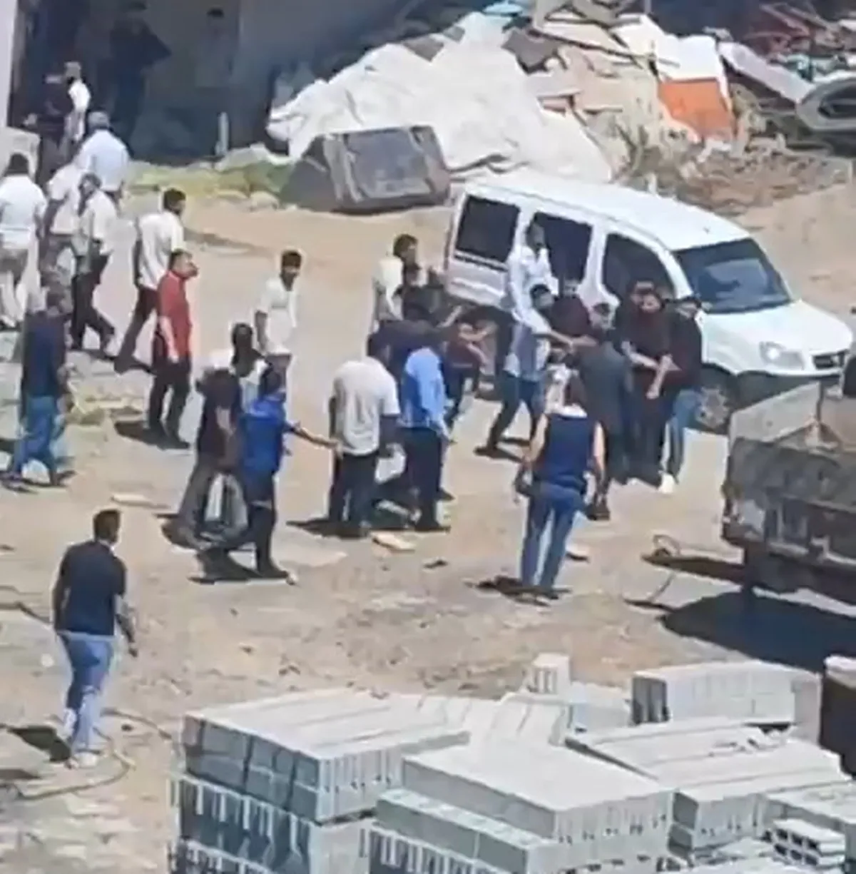 Sur ilçesinde Bahtiyar ailesinin yakınlarının karıştığı kavgada 5 kişi yaralandı