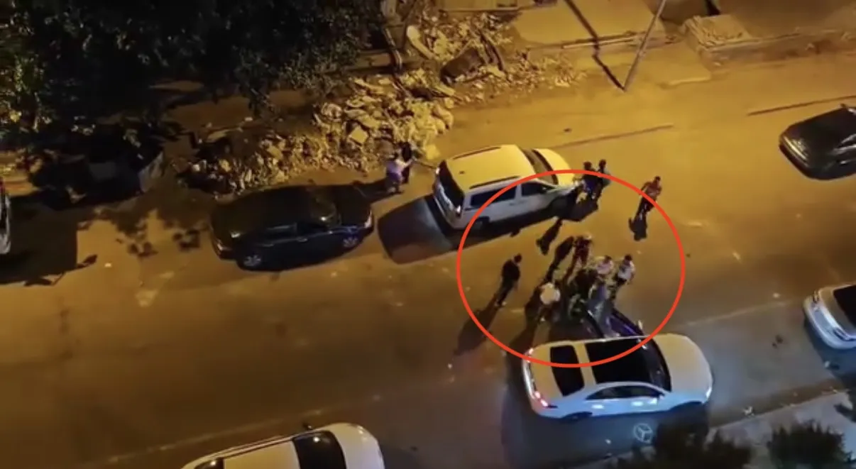 Bağlar'da sokak ortasında silahlı hesaplaşma Yaralanan kişi hastaneye kaldırıldı