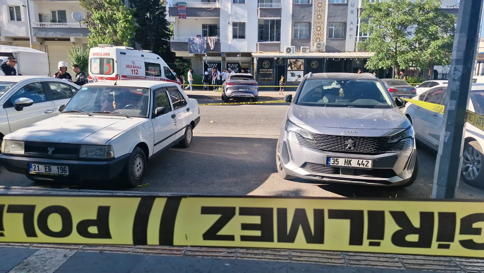 Diyarbakır Kayapınar’da dehşet anları Husumetli gruplar birbirine girdi, 3 yaralı var