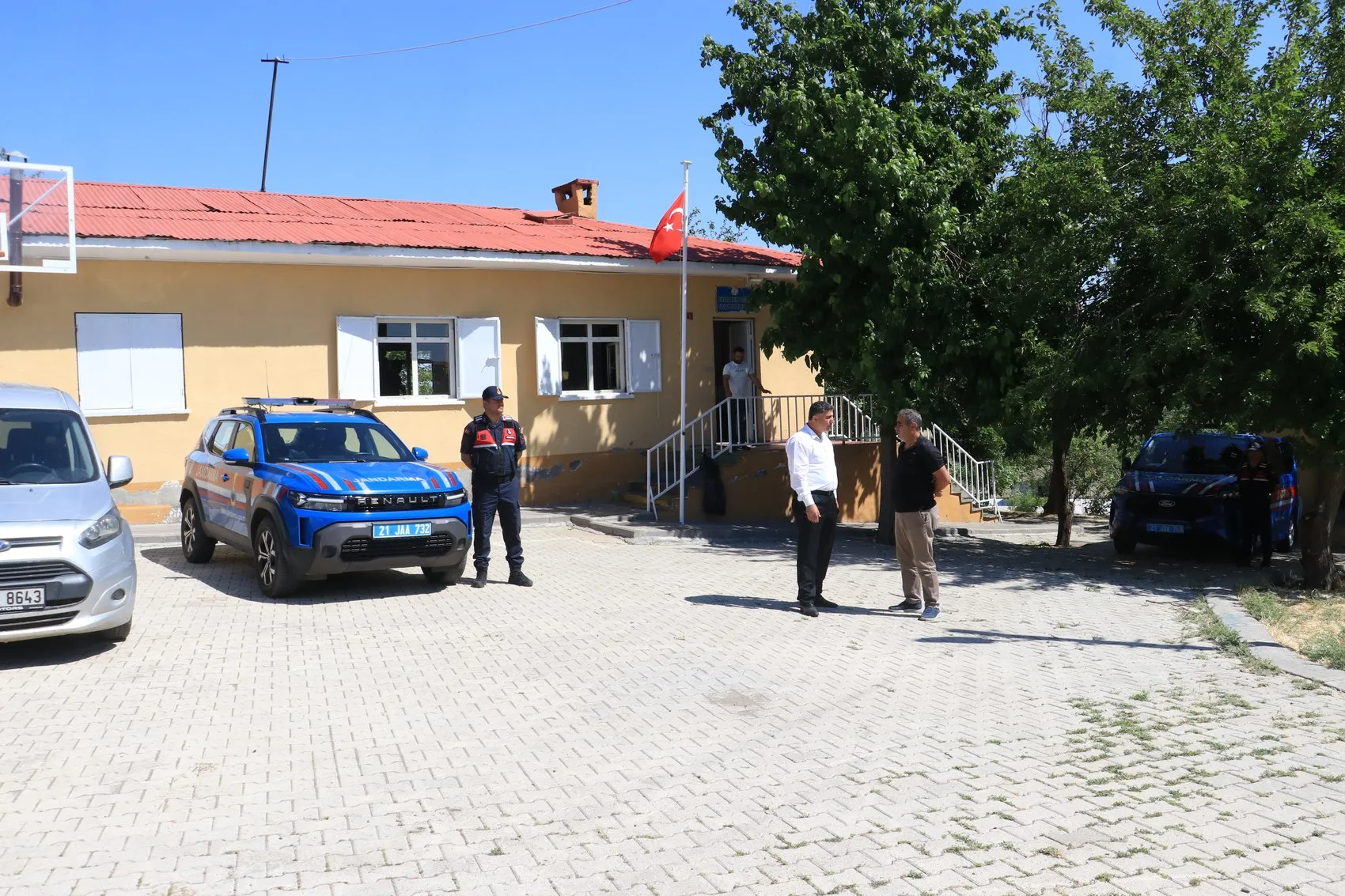 Tavşantepe'de seçim mesaisi Narin Güran davasında hüküm giyen eski muhtarın yerine adaylar