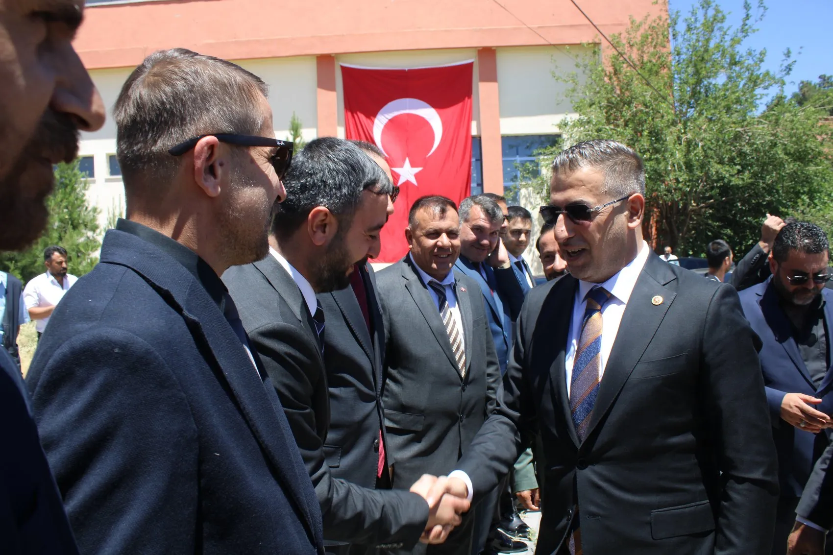 Ergani'deki MHP Kongresinde Ankara'daki Mitinge Sert Yanıt Bölücü ve Terörist Tartışması