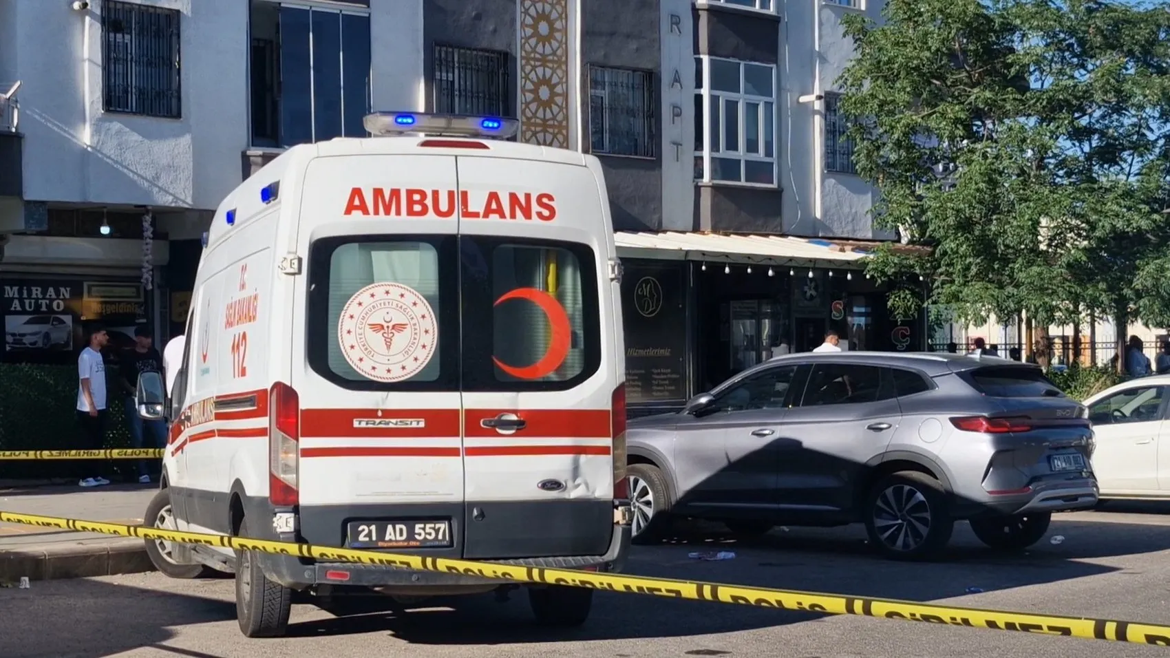 Diyarbakır Kayapınar’da dehşet anları Husumetli gruplar birbirine girdi, 3 yaralı var