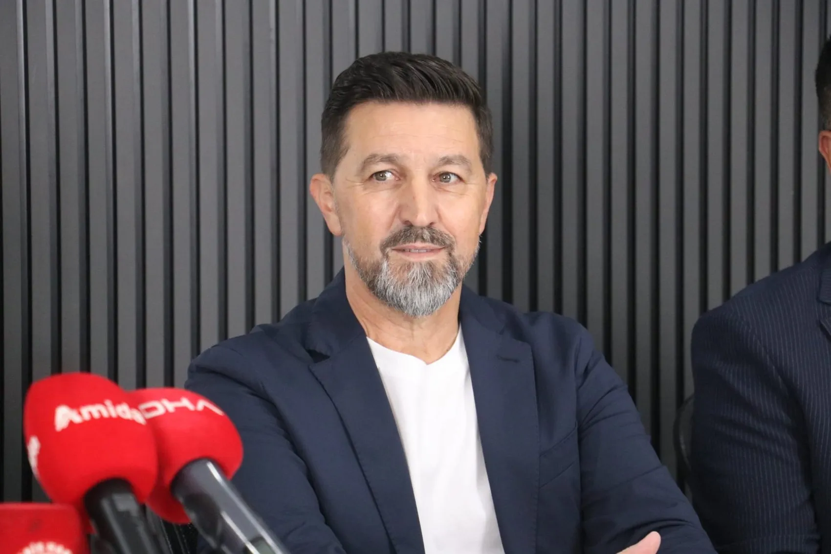 Amedspor'un yeni teknik patronu Besnik Hasi oldu 2 yıllık resmi imzalar atıldı