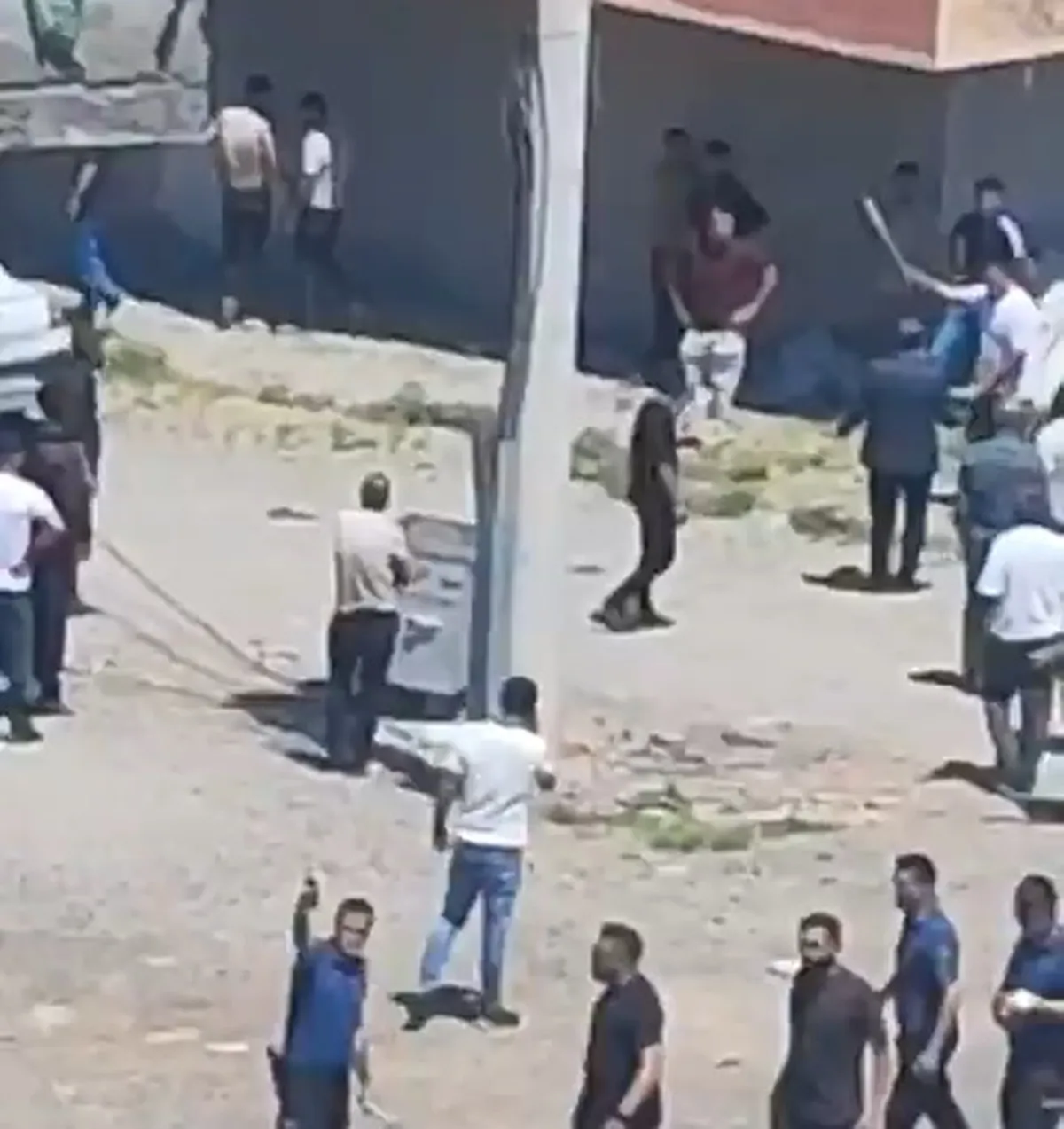 Sur ilçesinde Bahtiyar ailesinin yakınlarının karıştığı kavgada 5 kişi yaralandı