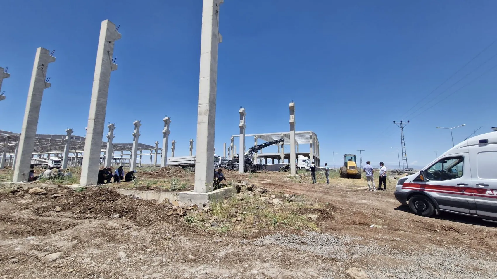 Kayapınar’daki fabrika inşaatında beton blok felaketi 55 yaşındaki işçi hayatını kaybetti