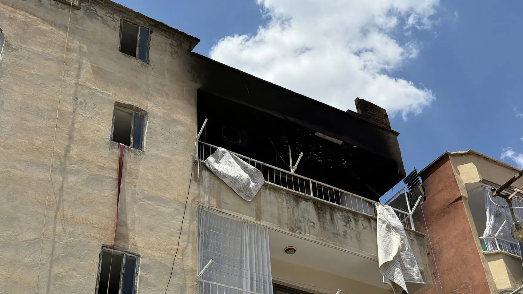 Bağlar'daki yangın sonrası mahallede tansiyon yükseldi İki komşu arasında kavga çıktı