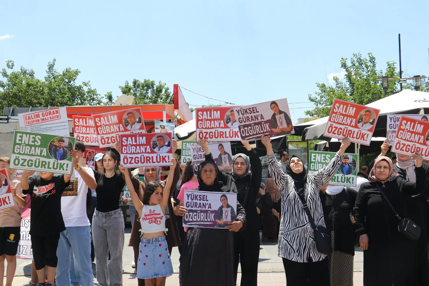 Tavşantepe'de seçim heyecanı Salim Güran'ın muhtarlığı düşerken Güran ailesi meydanda