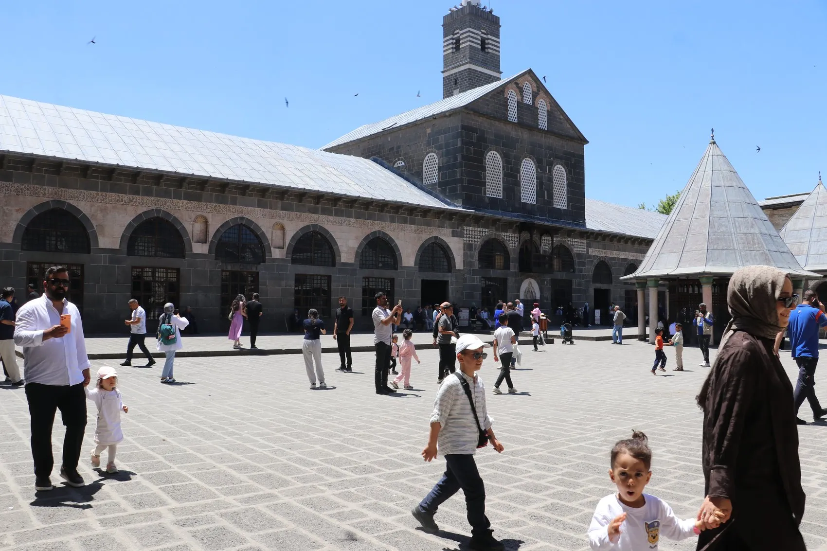 Kurban Bayramı tatili Diyarbakır turizmine ilaç gibi geldi Esnafın yüzü yeniden güldü