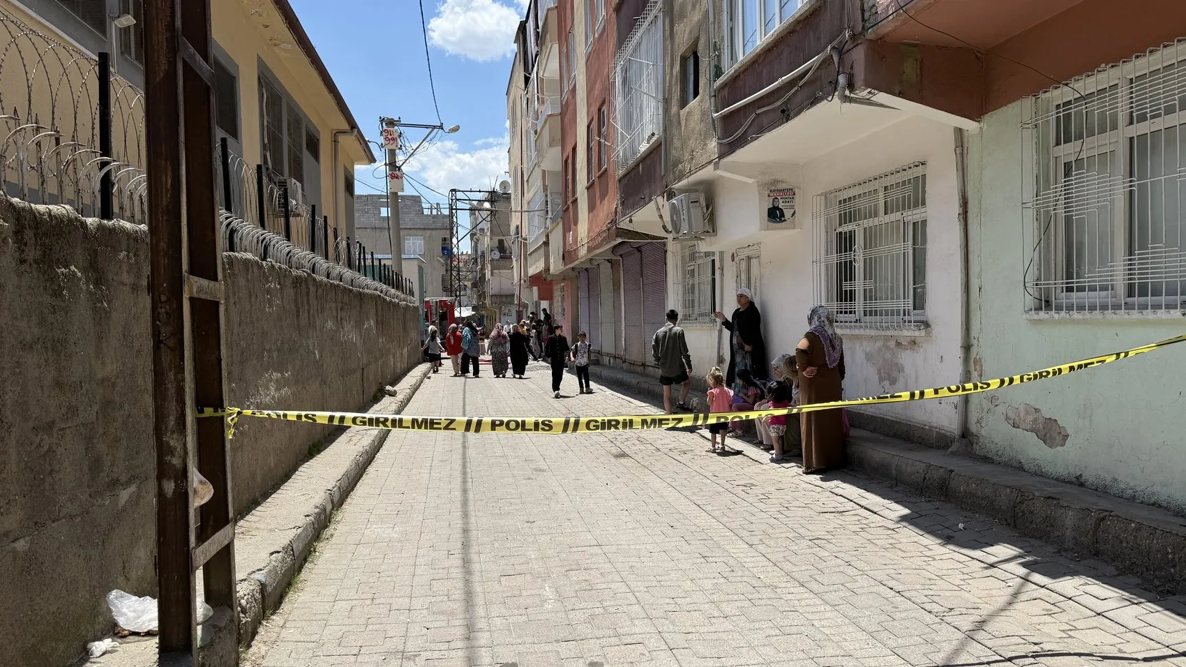 Bağlar'daki yangın sonrası mahallede tansiyon yükseldi İki komşu arasında kavga çıktı
