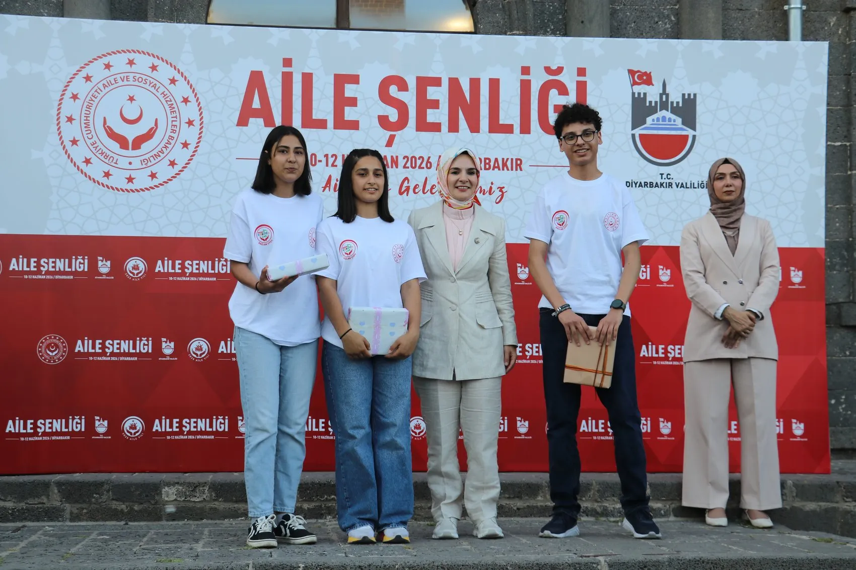 Diyarbakır'da Aile Şenliği Bakan Göktaş nüfusun yaşlanmasına karşı projeleri anlattı
