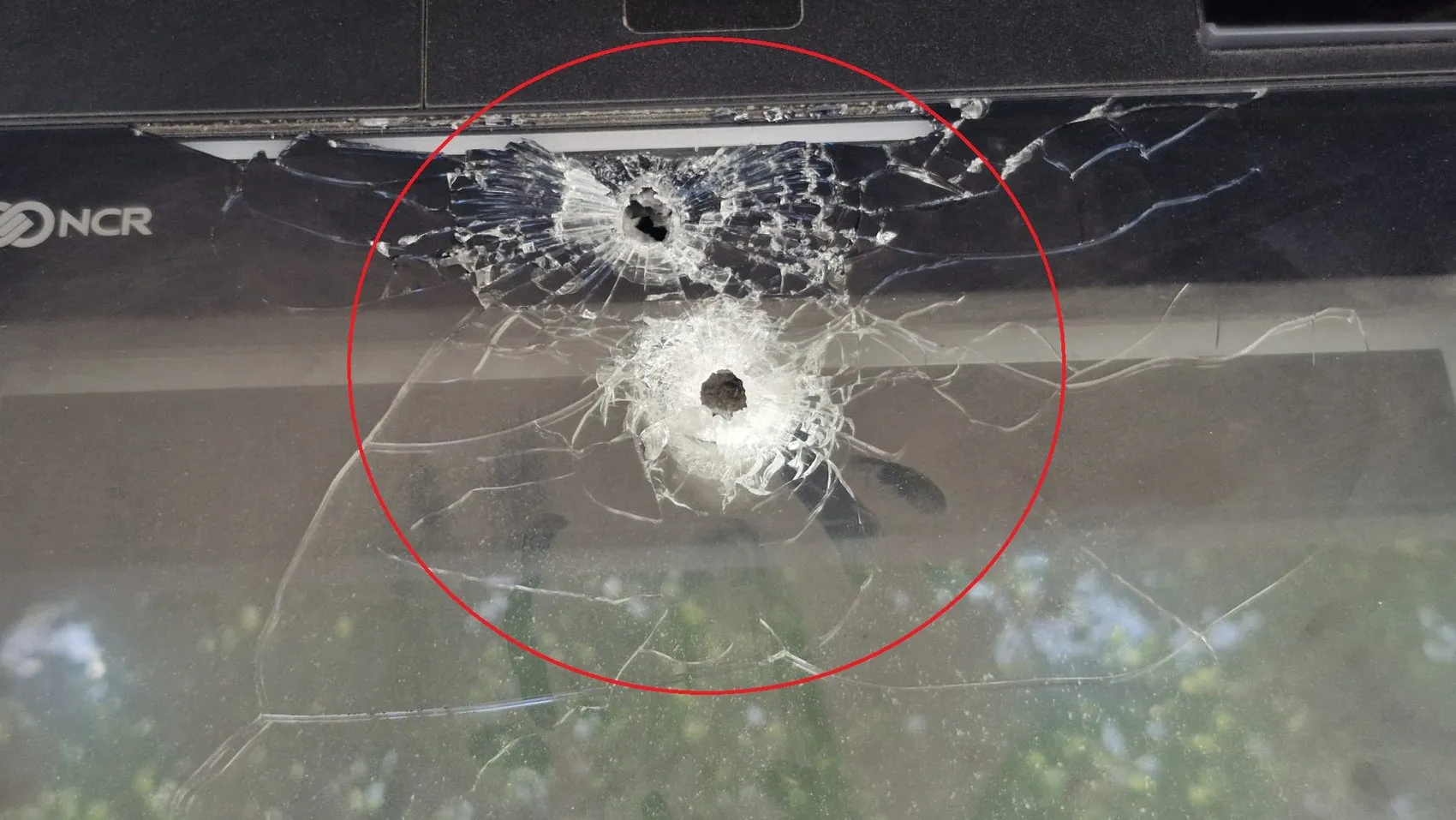 Yenişehir'in göbeğinde banka ATM'lerine silahlı saldırı Polis faillerin peşinde