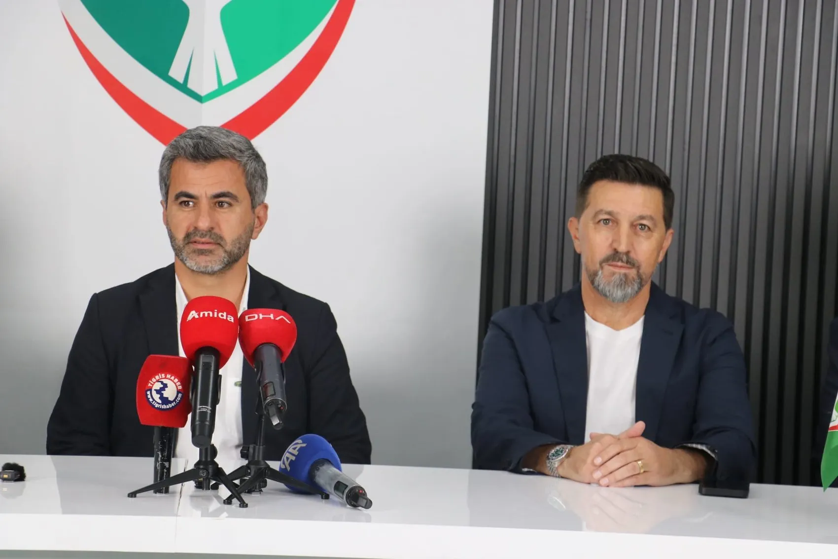 Amedspor'un yeni teknik patronu Besnik Hasi oldu 2 yıllık resmi imzalar atıldı