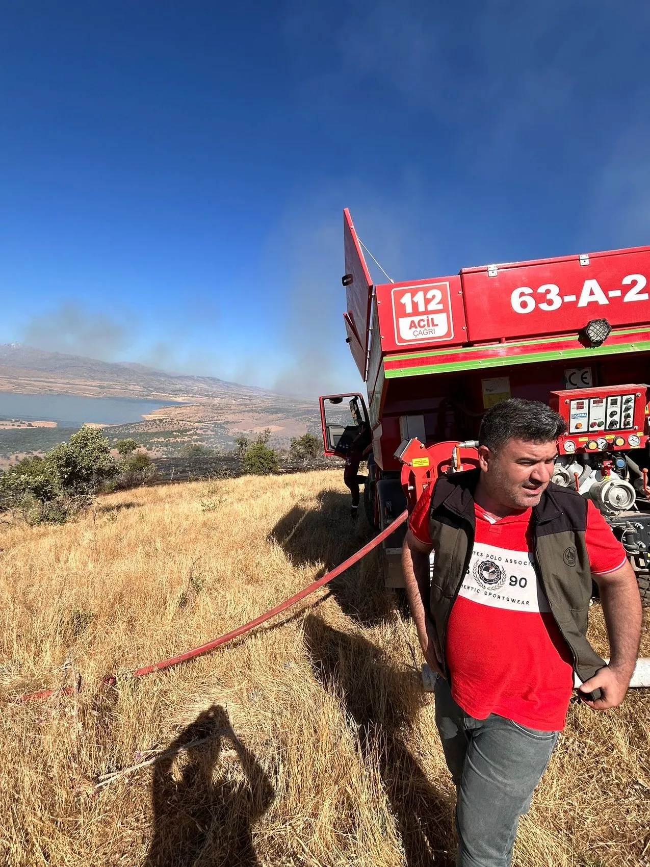 Diyarbakır'ın kırsalında aniden yükselen alevler paniği tetikledi Örtü yangını korkuttu