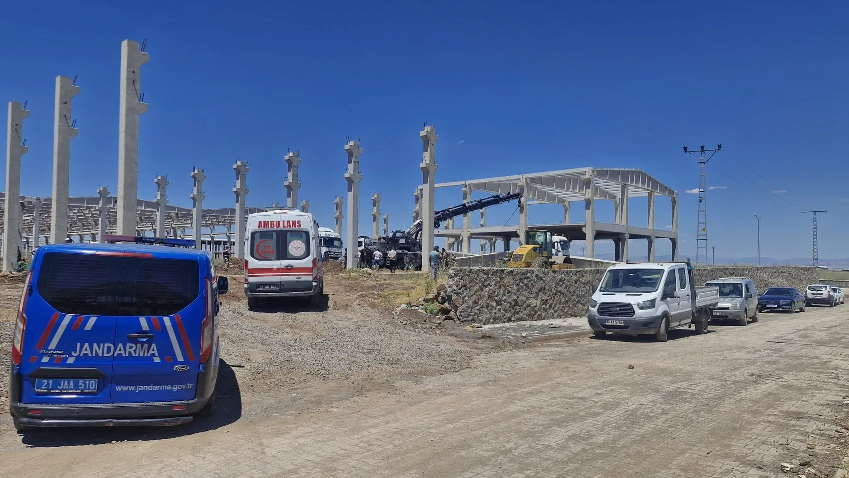 Kayapınar’daki fabrika inşaatında beton blok felaketi 55 yaşındaki işçi hayatını kaybetti