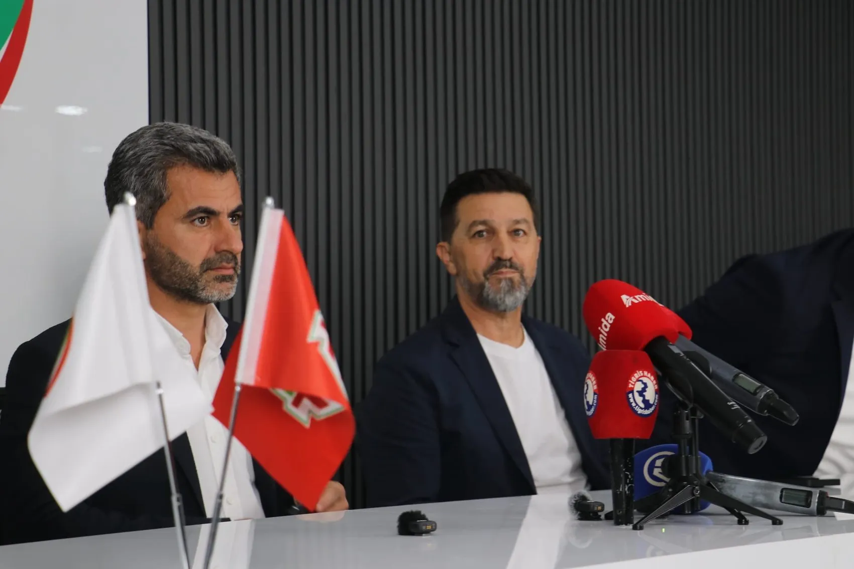 Amedspor'un yeni teknik patronu Besnik Hasi oldu 2 yıllık resmi imzalar atıldı