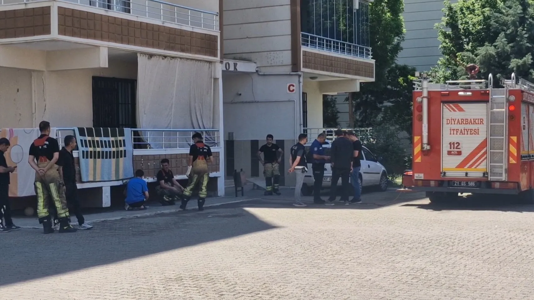 Diyarbakır Bağlar'daki sitede klima kaynaklı yangın Bir kişi dumandan etkilendi