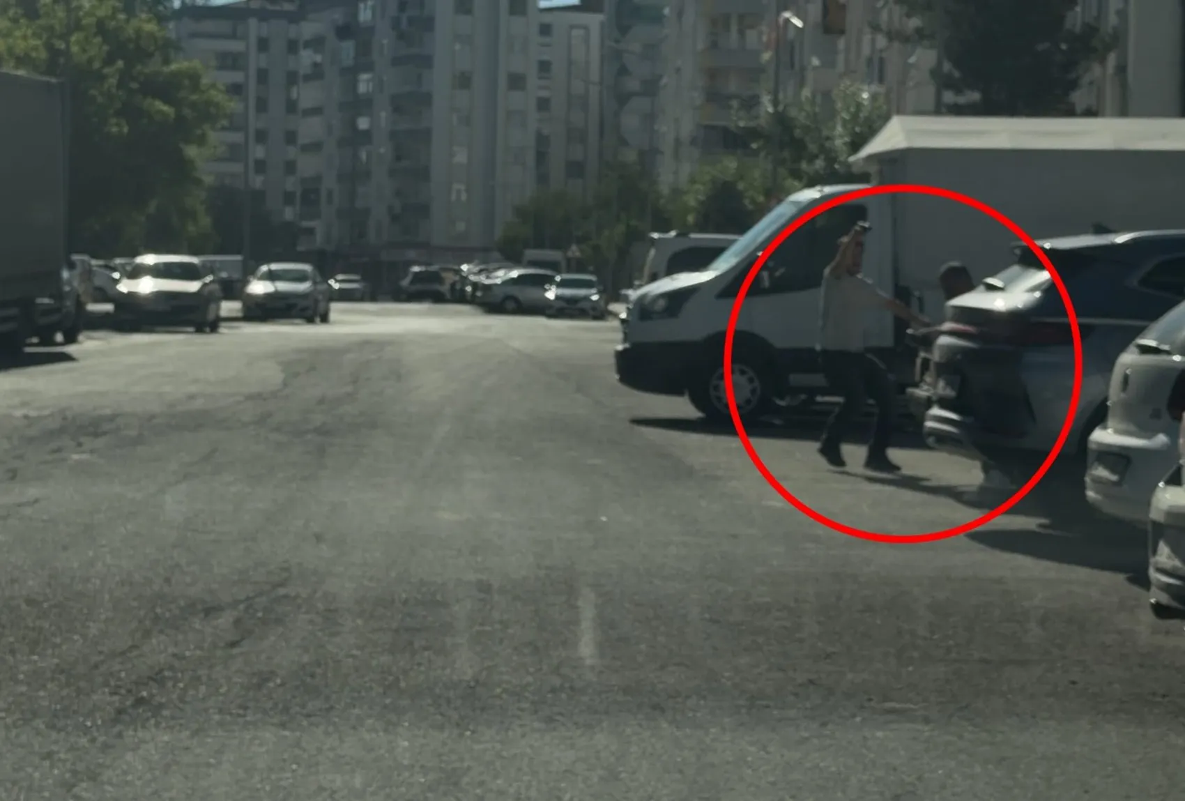 Diyarbakır Kayapınar’da dehşet anları Husumetli gruplar birbirine girdi, 3 yaralı var