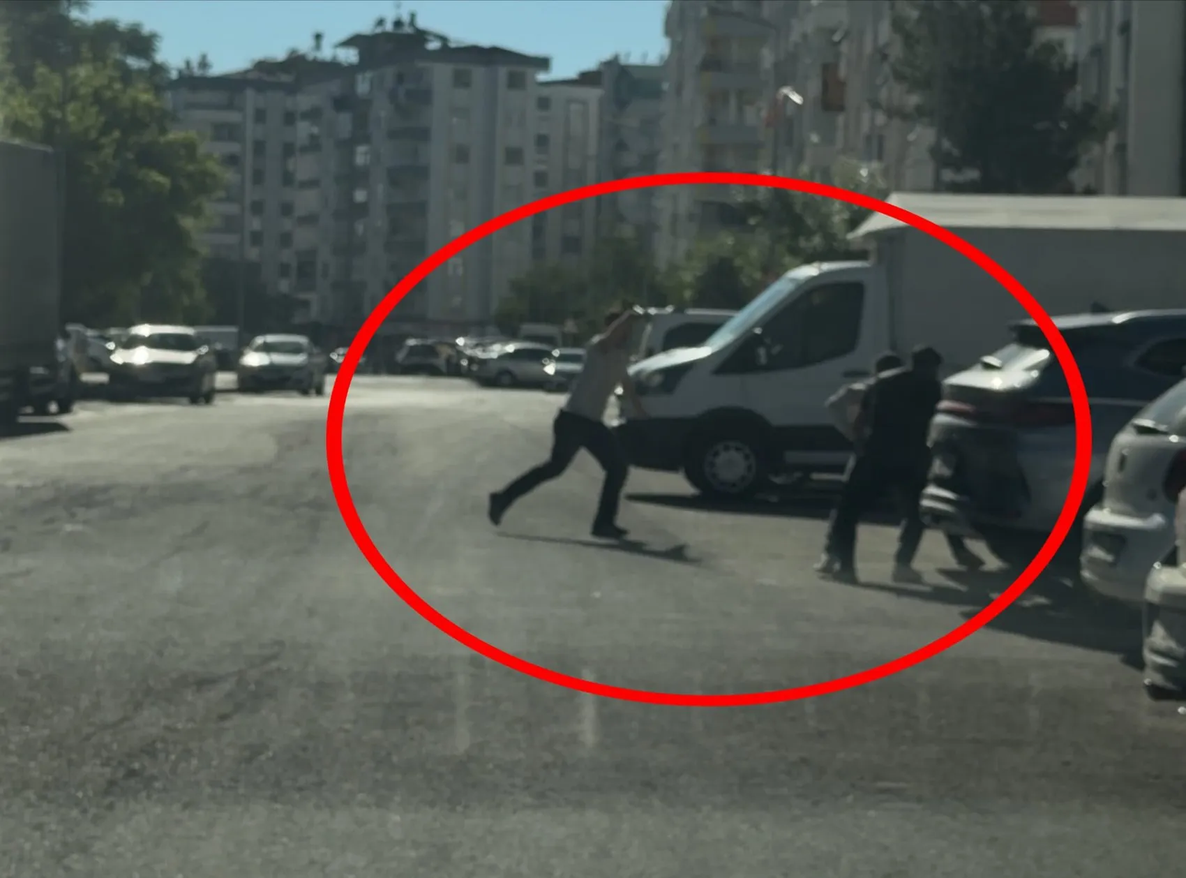 Diyarbakır Kayapınar’da dehşet anları Husumetli gruplar birbirine girdi, 3 yaralı var